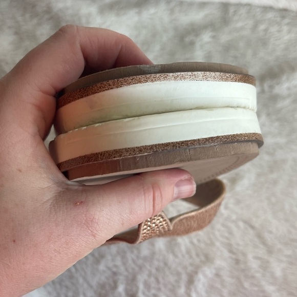 Xoxo Dorcie lightweight thong strap sandals - Picture 6 of 8